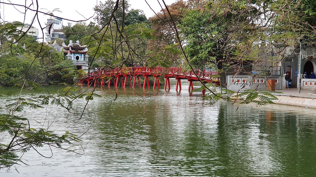 pakkerejse-klassiske-vietnam-hoan-kiem-roede-bro